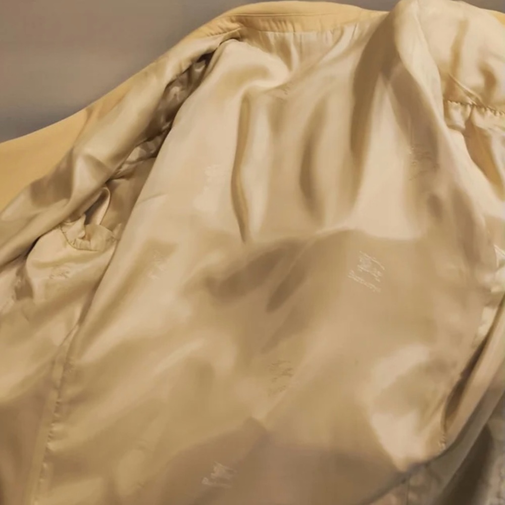 Burberry Yellowish-Beige Double-Breasted Blazer - Picture 6 of 11